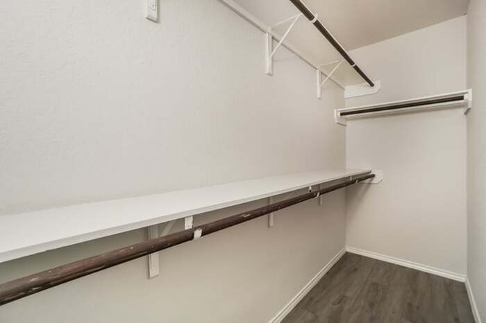 Building Photo - 9410 Somers Bend