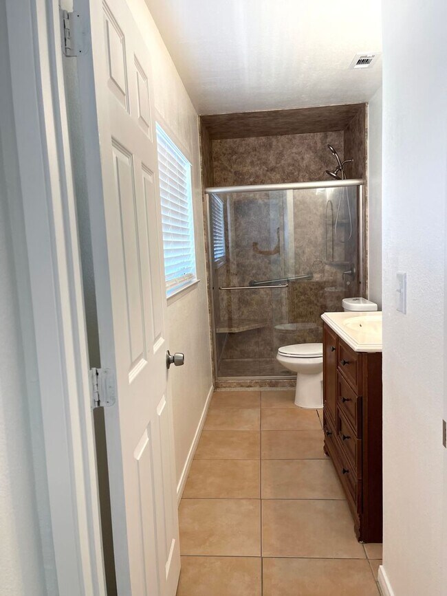 Building Photo - Spacious Four Bedroom Two Bathroom home for lease in San Bernardino, CA $3,175
