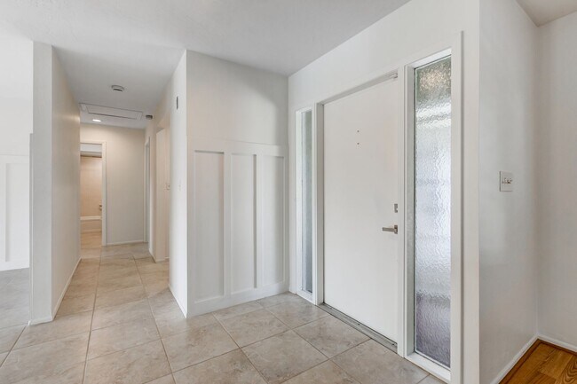 Building Photo - ** LAKEWOOD ** 3 BED / 2 BATH / GARAGE - SINGLE FAMILY HOME - GREAT LOCATION! - PET OK - ANNUAL R...