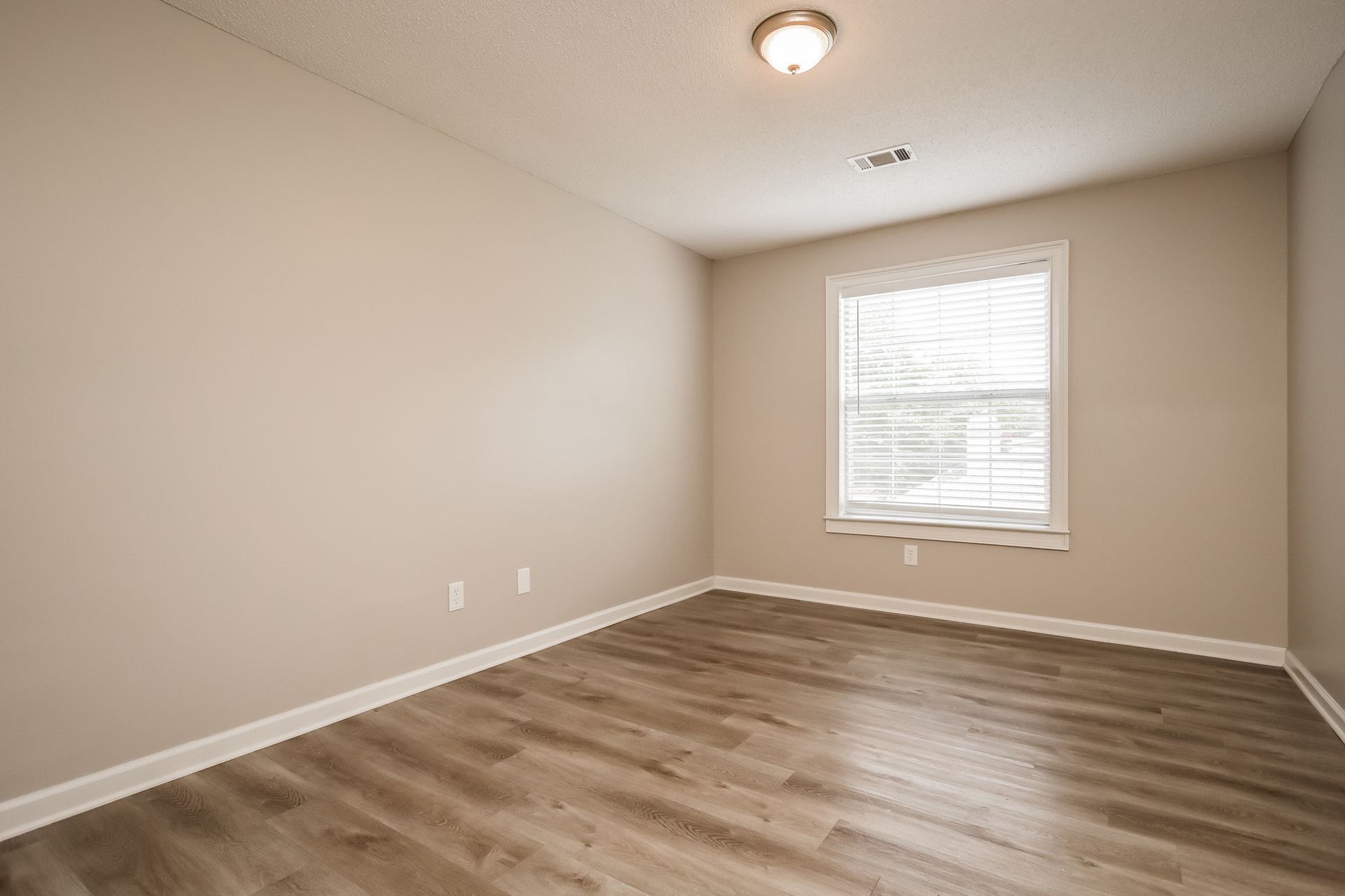 Building Photo - 355 Emerald Trce