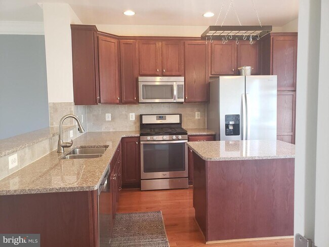 Building Photo - 43158 Whelplehill Terrace