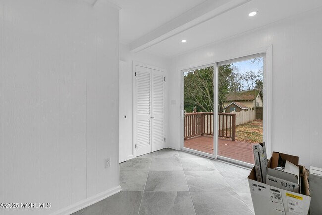 Building Photo - 18 Holly St