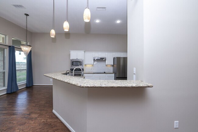 Building Photo - 105 Lawrence Marshall Dr