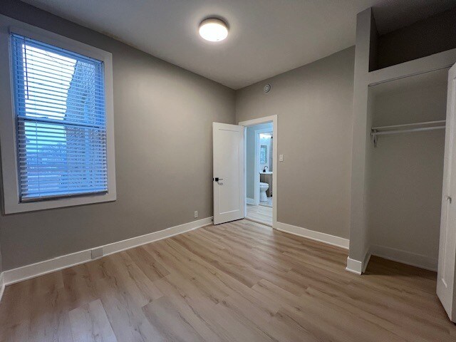 Building Photo - 3640 W Fullerton Ave