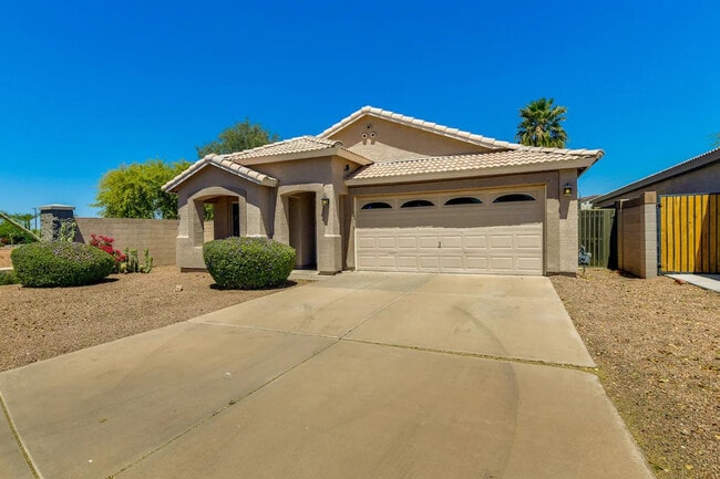 Building Photo - 2730 E Terrace Ave