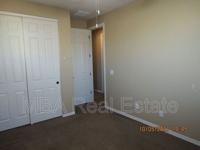 Building Photo - 863 S Annie Ln