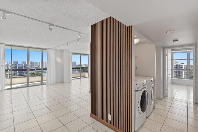 Building Photo - 19101 NE 36th Pl