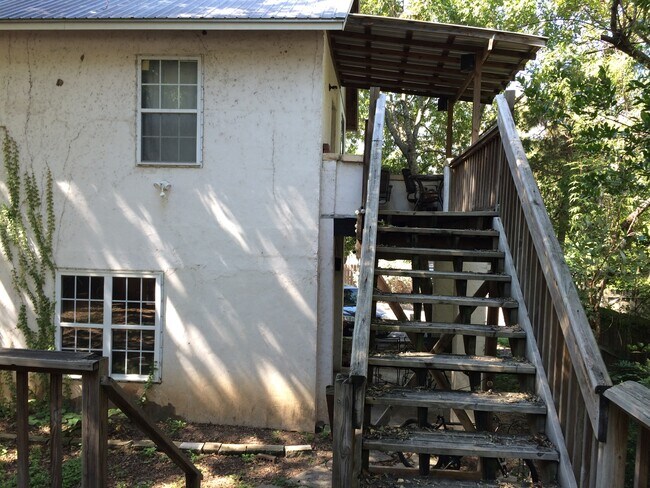 Building Photo - 2823 San Pedro St