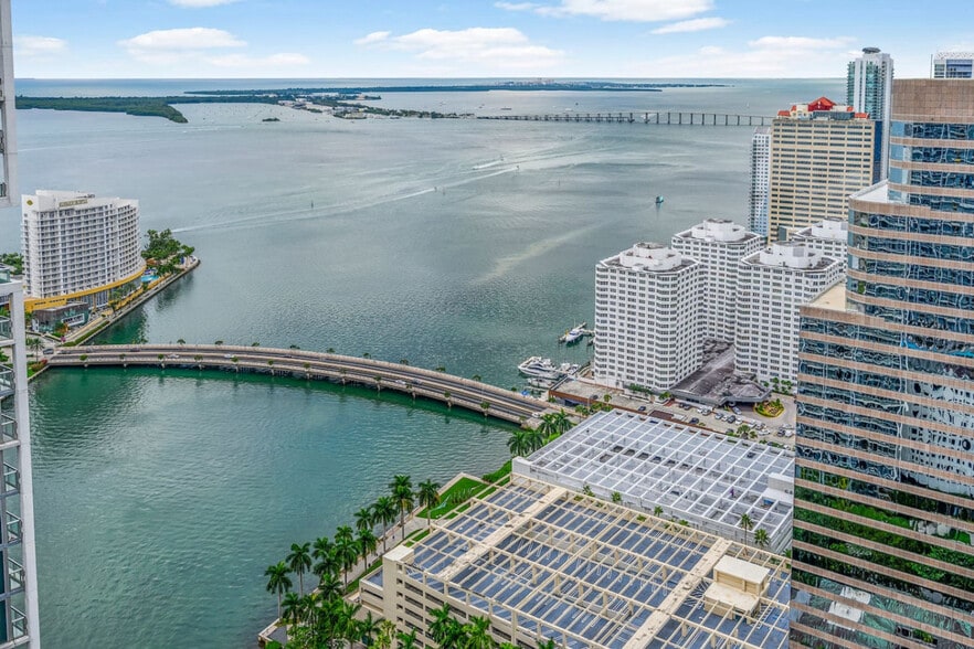 Building Photo - 485 Brickell Ave