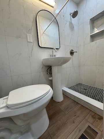 Building Photo - 1946 Hazelwood Dr SE