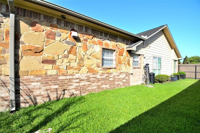 Building Photo - 11315 Waxwood Dr