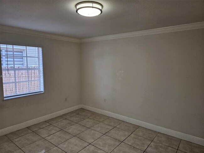 Building Photo - 651 SW 66th Ave