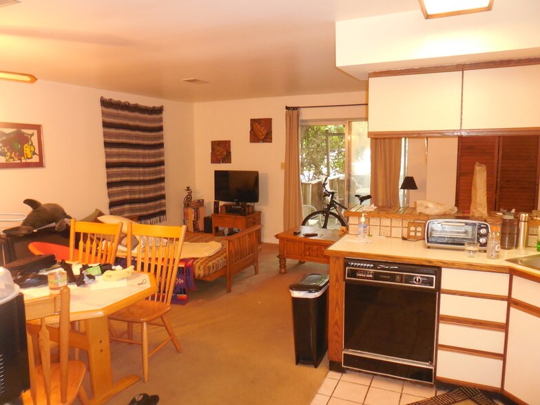 Building Photo - 289 Greenough St
