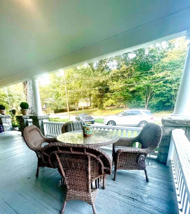 Building Photo - 236 Howard St NE