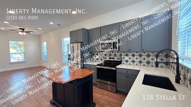 Building Photo - 118 Stella St