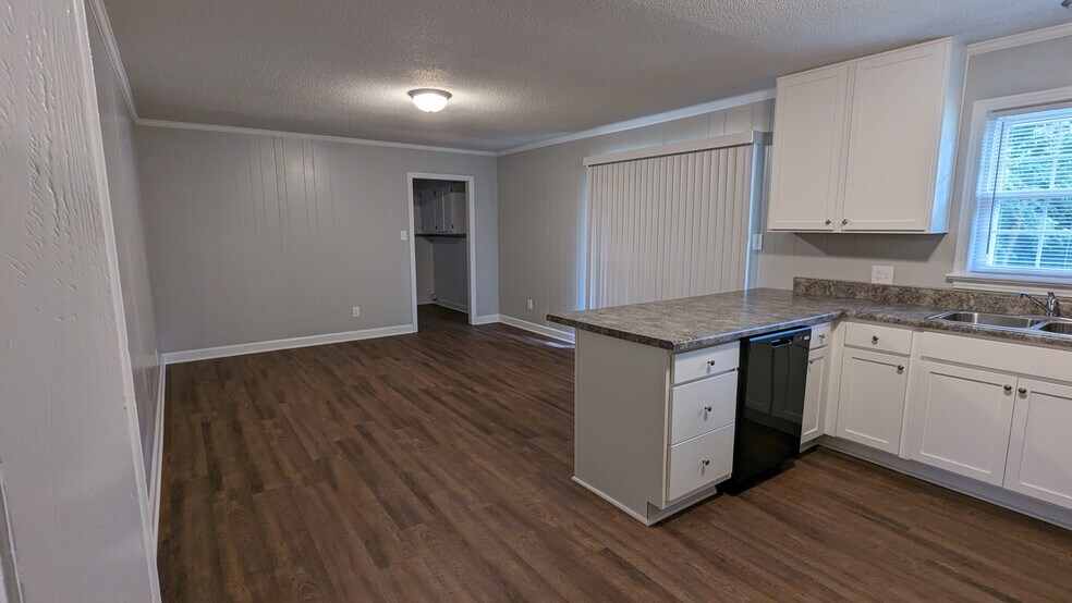 Building Photo - 319 Rhynewood Dr