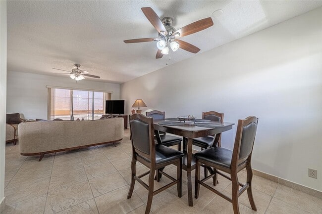 Building Photo - 701 Lori Dr