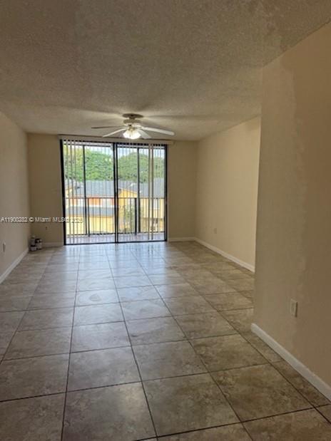 Building Photo - 9678 Fontainebleau Blvd