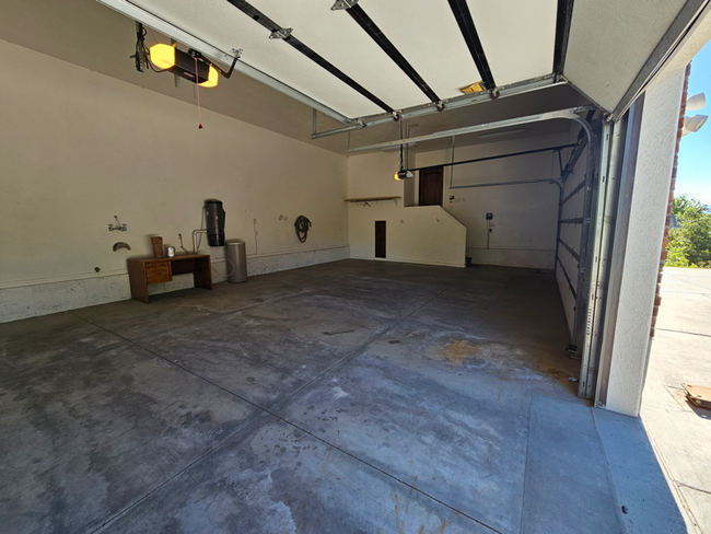 Building Photo - 738 Deer Hollow Rd