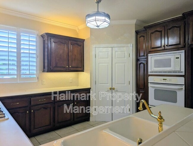 Building Photo - 214 Boulevard Du Lac