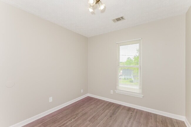 Building Photo - 3642 Cameron Hills Pl