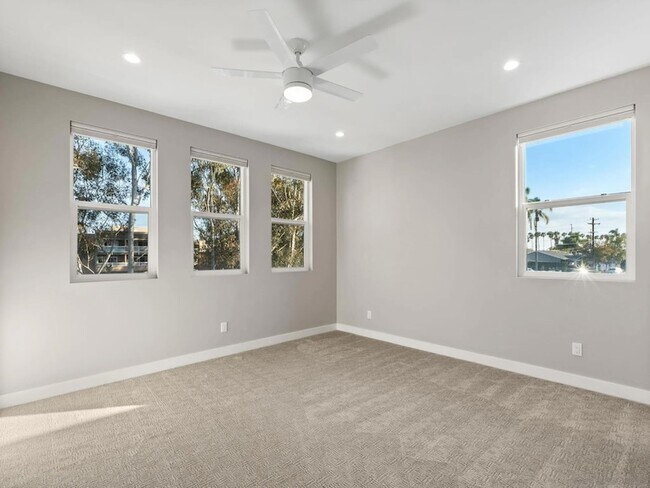 Building Photo - 2954 Copley Ave