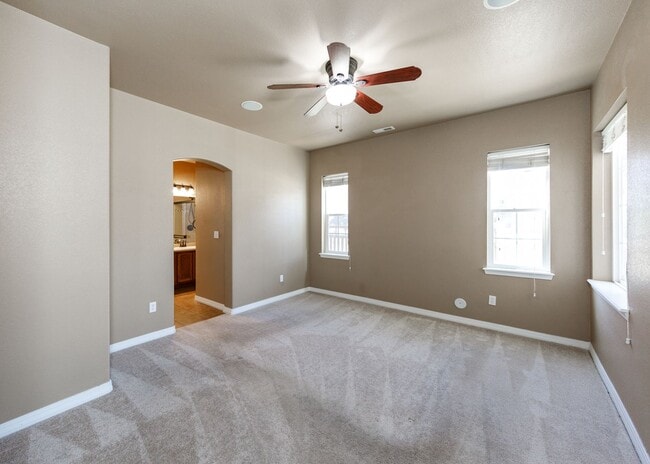 Building Photo - Westside 3 Bed Townhouse in Gold Hill Mesa