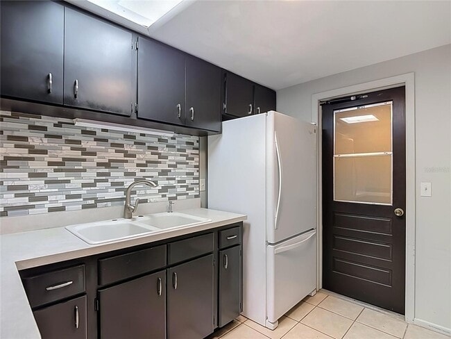 Building Photo - 7916 Woodgrove Cir