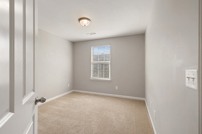 Building Photo - 105 Dursley Ln