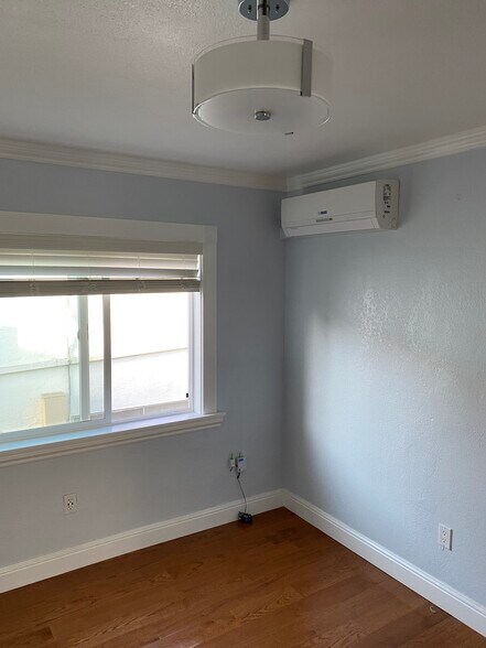 room 2 - 2110 Spaulding Ave