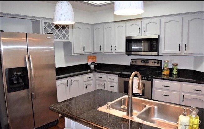 Building Photo - Perfect Fit, Perfect Home In McAllen!