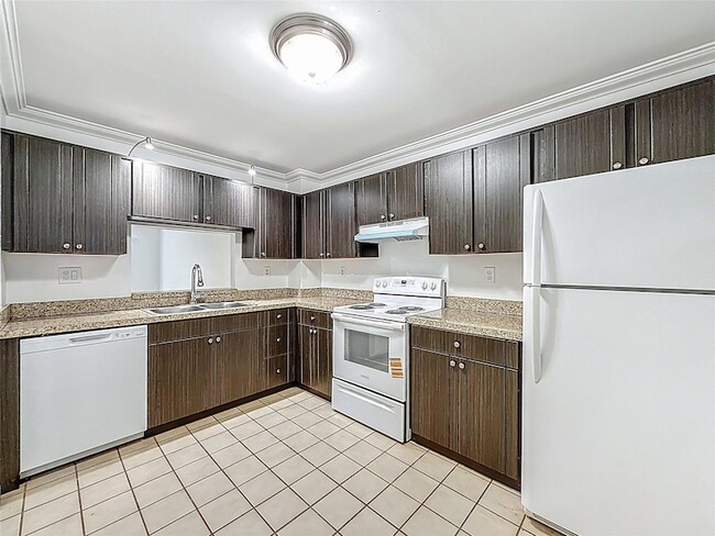 Building Photo - 8735 Ramblewood Dr