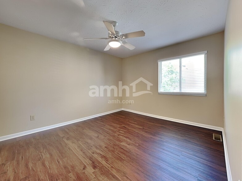 Building Photo - 9021 Crimson Oak Dr