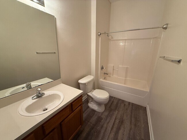 Building Photo - Lovely 2/2 in Villa Beauclerc