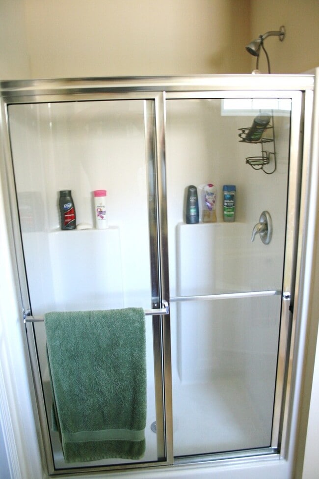 Building Photo - 4 bedroom cul de sac lot