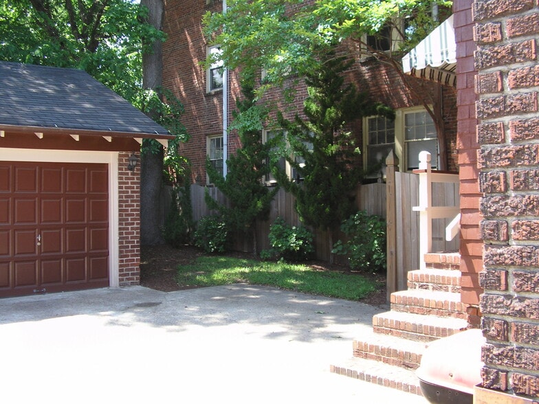 Building Photo - 1709 Hampton Blvd