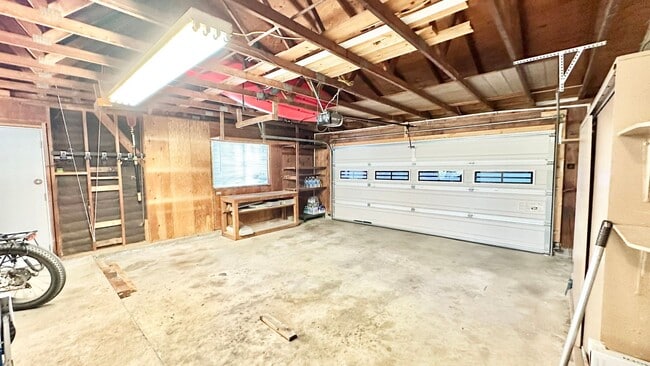 Building Photo - Awesome Single-Story Ranch-Style Home with...