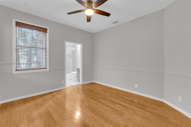 Building Photo - 2553 Bay Pointe Dr