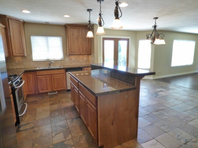 Building Photo - 15443 Falcon Ridge Dr