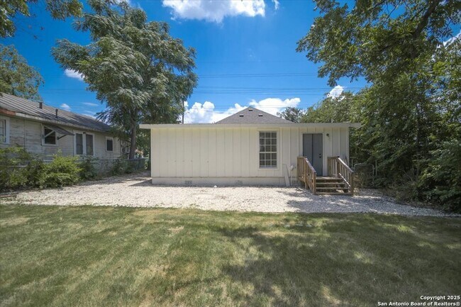 Building Photo - 725 Westfall Ave