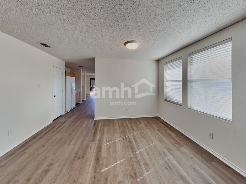 Building Photo - 16136 Shawnee Trl