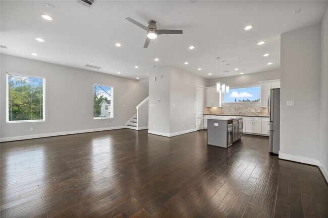 Building Photo - 2510 Tuam St
