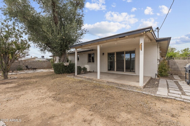 Building Photo - 1229 E Manhatton Dr