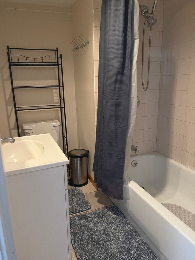 Building Photo - 7825 Banks St