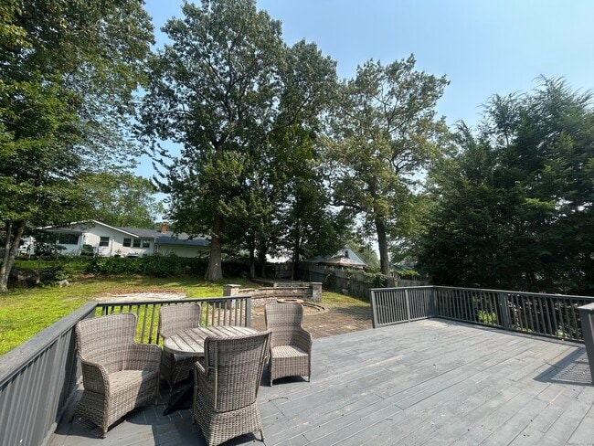 Building Photo - 14 Normandy Dr