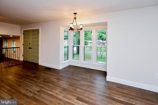 Building Photo - 1423 Albert Dr