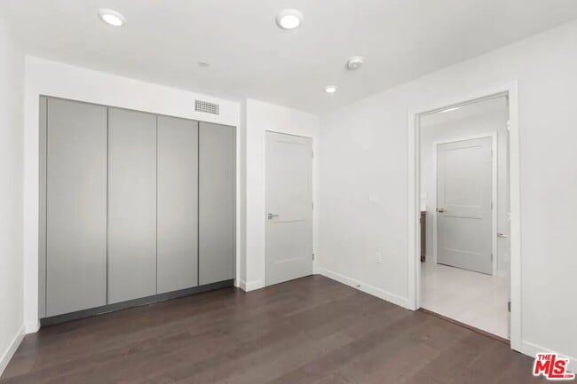 Building Photo - 849 N Alta Vista Blvd