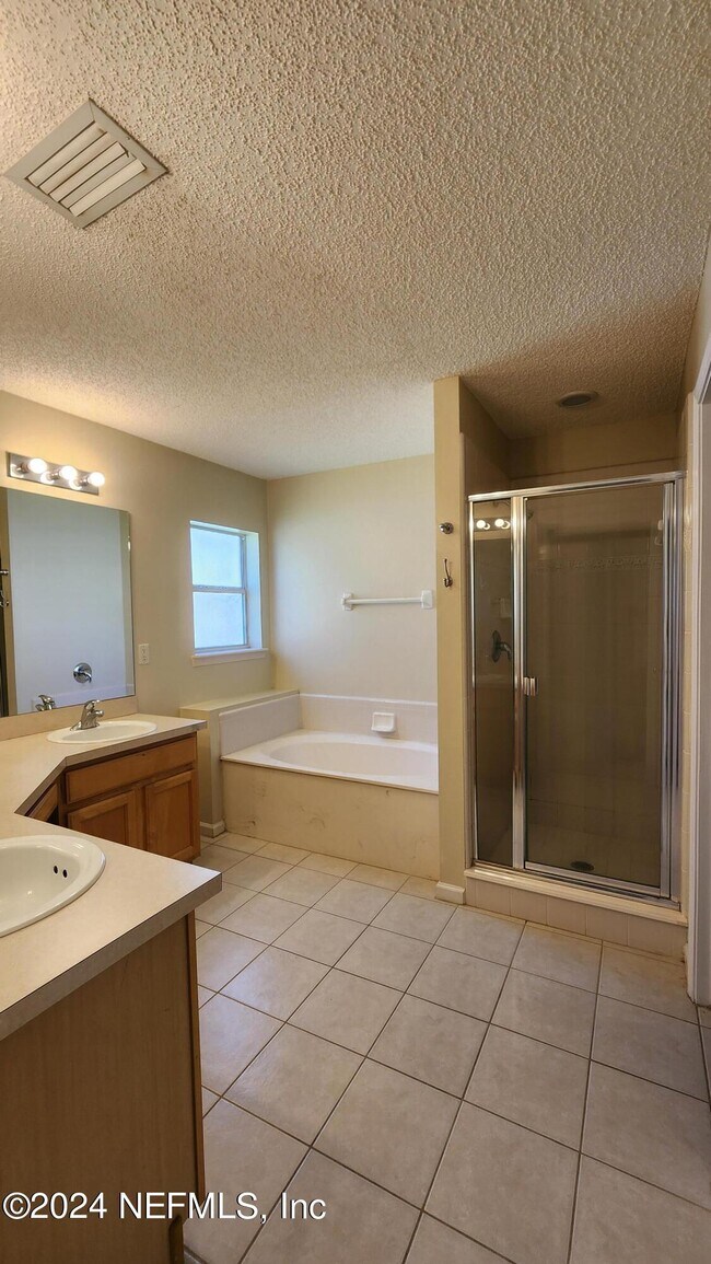 Building Photo - 550 Bay Hawk Ct