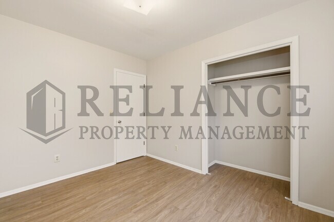 Building Photo - 5026 W Newell St