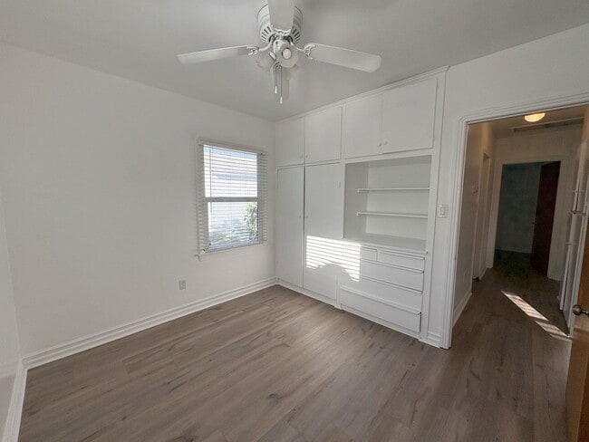 Building Photo - Charming Home